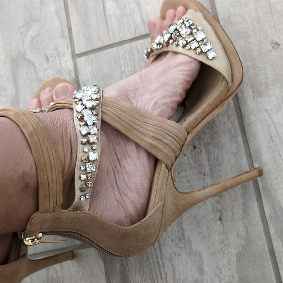 Jimmy Choo 124Kani Strappy Crystal shoes. Worn only 1x. 8 Comes w/ original box. - Picture 8 of 12